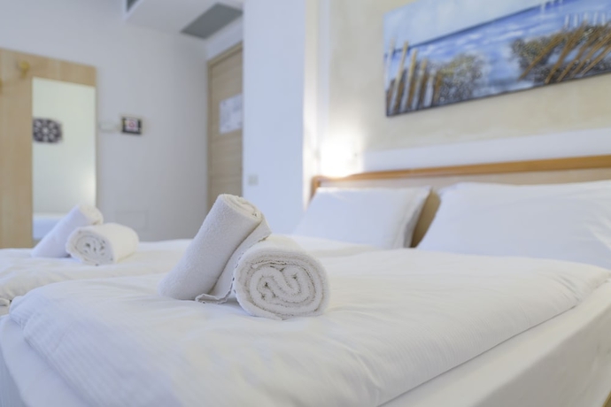 Imagen de la habitación del Hotel All Azzurro. Foto 14