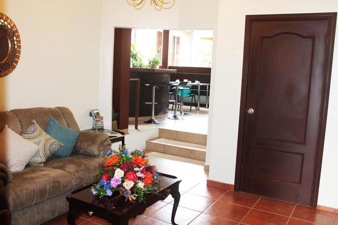 Imagen de los interiores del Hotel All Days Inn and Out. Foto 9