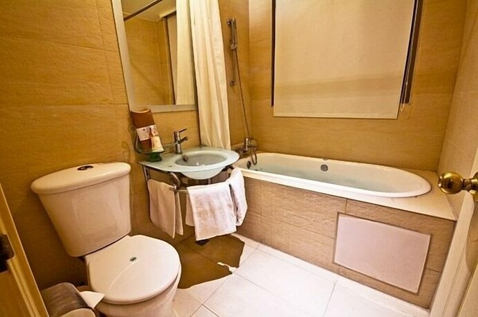 Imagen de la habitación del Hotel All Fun Business. Foto 16