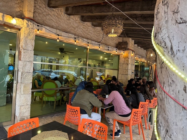 Imagen del bar/restaurante del Hotel All Inclusive MDH. Foto 3