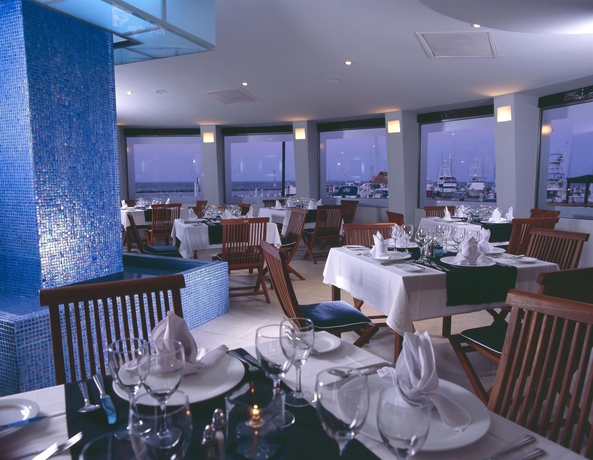 Imagen del bar/restaurante del Hotel All Ritmo Cancun Resort and Water Park. Foto 4