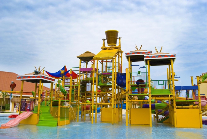 Imagen de la piscina del Hotel All Ritmo Cancun Resort and Water Park. Foto 10