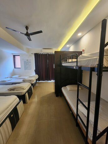 Imagen de la habitación del Hotel All Seasons Guest House. Foto 16
