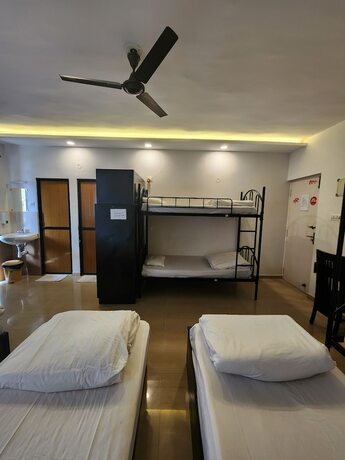 Imagen de la habitación del Hotel All Seasons Guest House. Foto 18