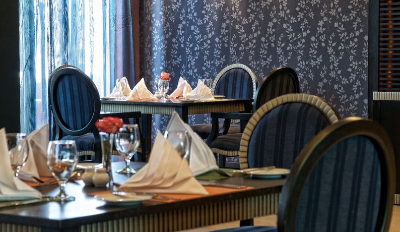 Imagen del bar/restaurante del Hotel All Seasons Hotel Al Ain. Foto 5