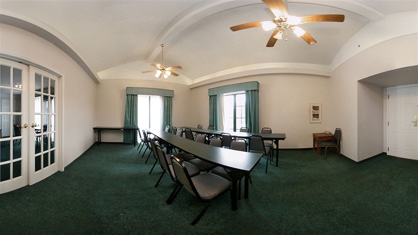 Imagen de los interiores del Hotel All Seasons Inn & Suites. Foto 4