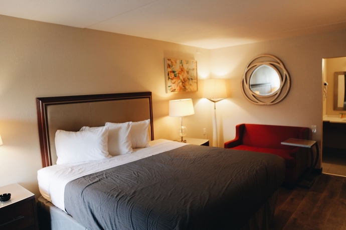Imagen de la habitación del Hotel All Seasons Inn & Suites. Foto 3