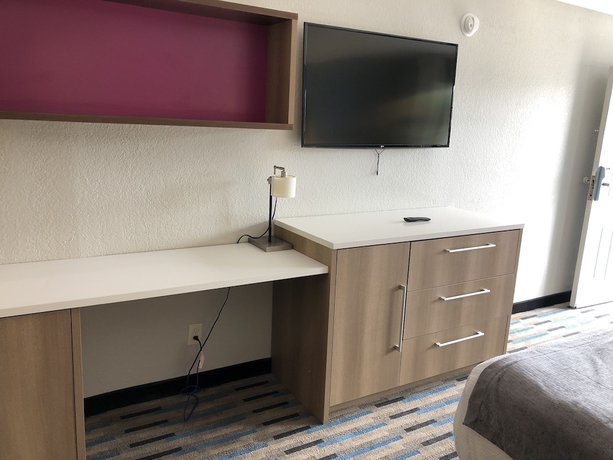 Imagen de la habitación del Hotel All Seasons Inn & Suites. Foto 5