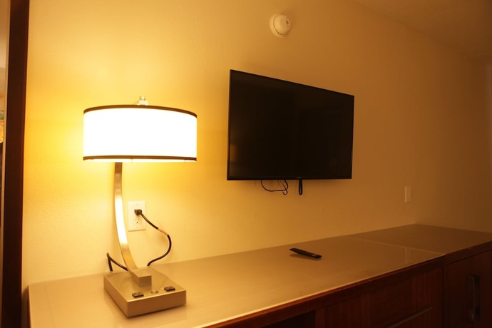 Imagen de la habitación del Hotel All Seasons Inn & Suites. Foto 9