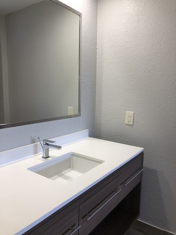 Imagen de la habitación del Hotel All Seasons Inn & Suites. Foto 10