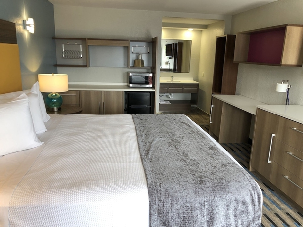 Imagen de la habitación del Hotel All Seasons Inn & Suites. Foto 11