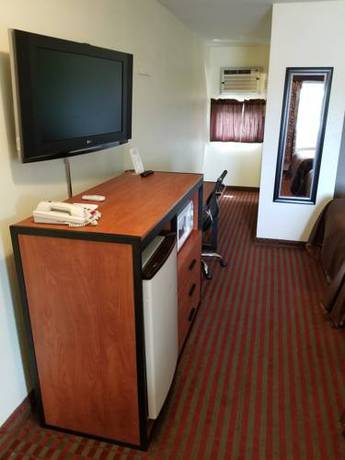 Imagen de la habitación del Hotel All Seasons Inn and Suites, Bourne. Foto 11