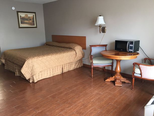 Imagen de los exteriores del Hotel All Seasons Lodge, Hot Springs. Foto 12