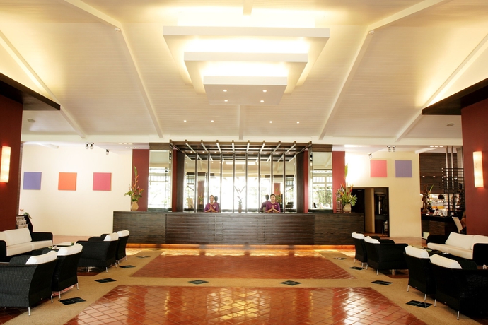 Imagen de los interiores del Hotel All Seasons Naiharn. Foto 11