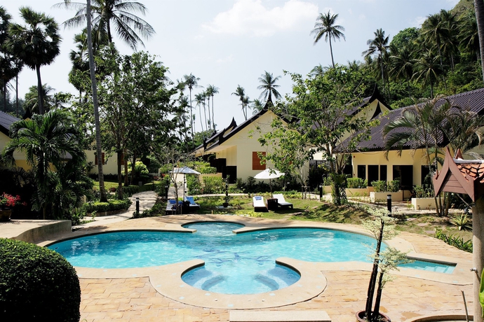 Imagen de la piscina del Hotel All Seasons Naiharn. Foto 15
