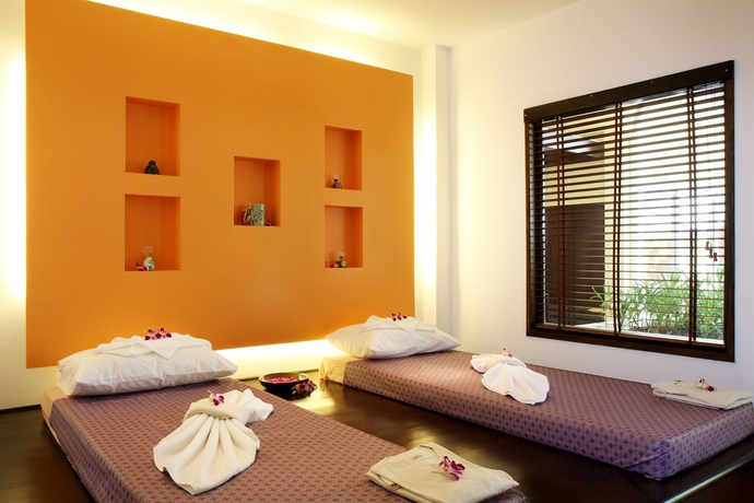 Imagen de los interiores del Hotel All Seasons Naiharn. Foto 14