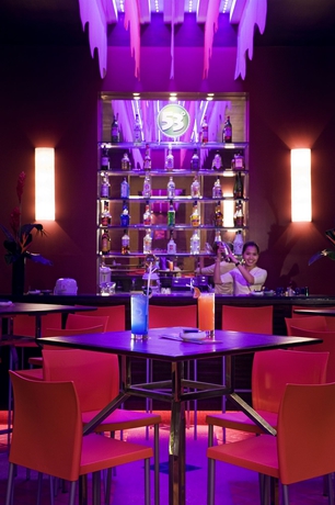 Imagen del bar/restaurante del Hotel All Seasons Naiharn. Foto 7