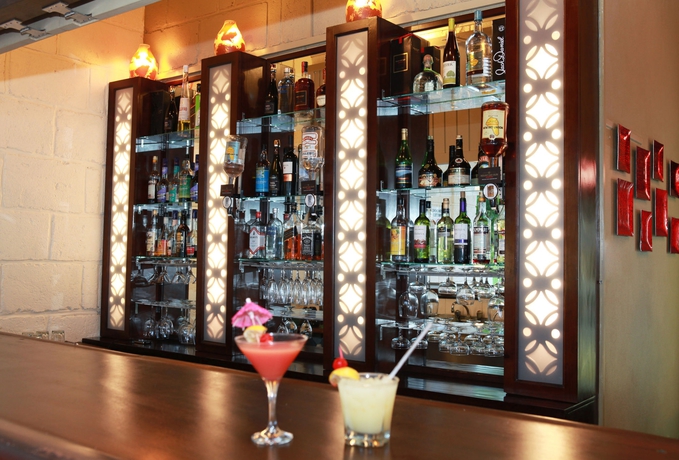 Imagen del bar/restaurante del Hotel All Seasons Resort - Europa. Foto 3