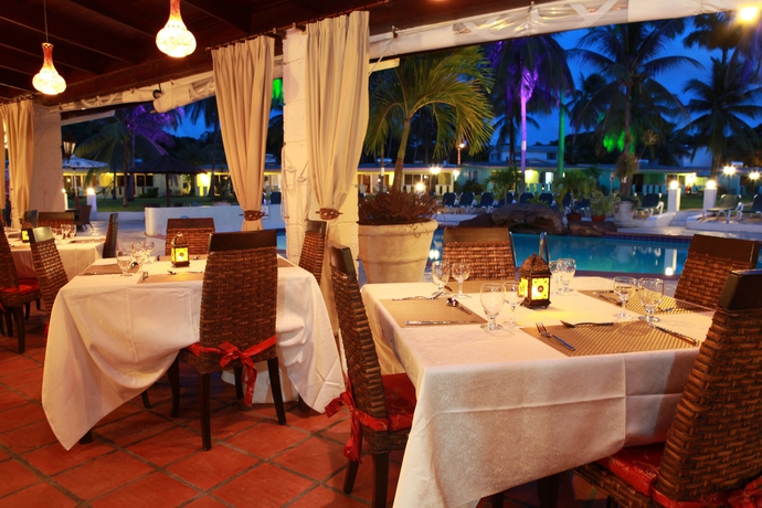 Imagen del bar/restaurante del Hotel All Seasons Resort - Europa. Foto 5