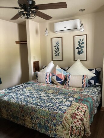 Imagen de la habitación del Hotel All Seasons Treehouse Village. Foto 19