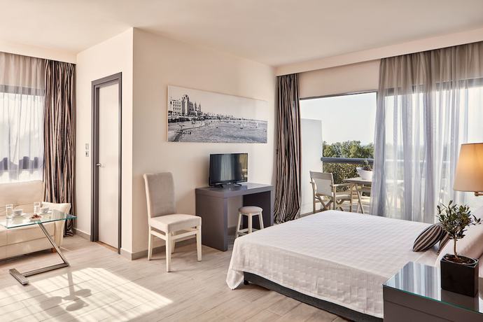 Imagen de la habitación del Hotel All Senses Ocean Blue Sea Side Resort. Foto 11