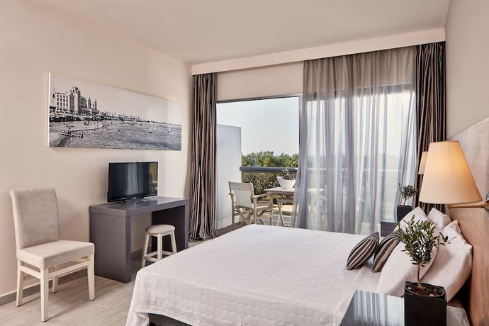 Imagen de la habitación del Hotel All Senses Ocean Blue Sea Side Resort. Foto 12