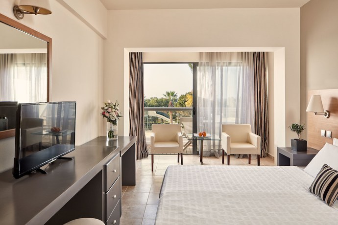 Imagen de la habitación del Hotel All Senses Ocean Blue Sea Side Resort. Foto 16