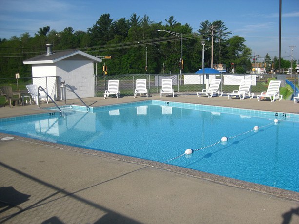 Imagen de la piscina del Hotel All Star Inn and Suites. Foto 19