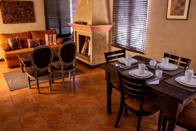 Imagen de la habitación del Hotel All Suite El Marques De Antigua. Foto 2