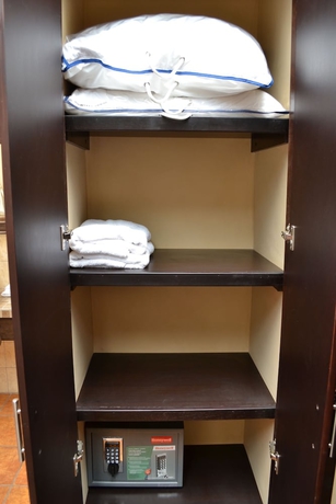 Imagen de la habitación del Hotel All Suite El Marques De Antigua. Foto 13