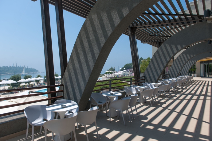 Imagen del bar/restaurante del Hotel All Suite Island Hotel Istra. Foto 4