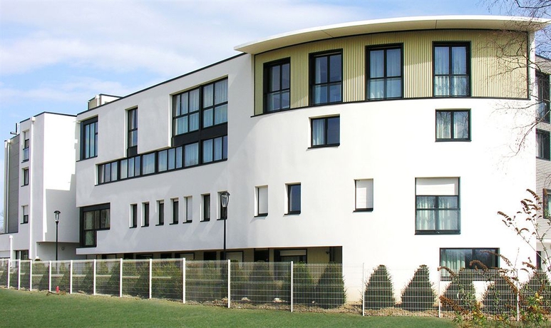 Imagen de los exteriores del Hotel All Suites Appart Pau. Foto 11