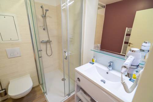 Imagen de la habitación del Hotel All Suites Choisy Le Roi. Foto 6