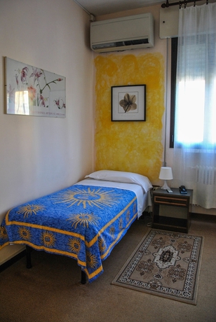 Imagen de la habitación del Hotel Alla Fiera. Foto 9