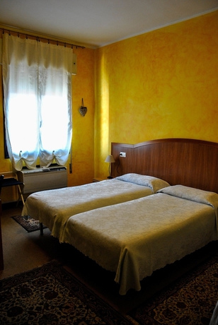 Imagen de la habitación del Hotel Alla Fiera. Foto 15