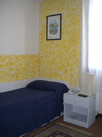 Imagen de la habitación del Hotel Alla Fiera. Foto 16