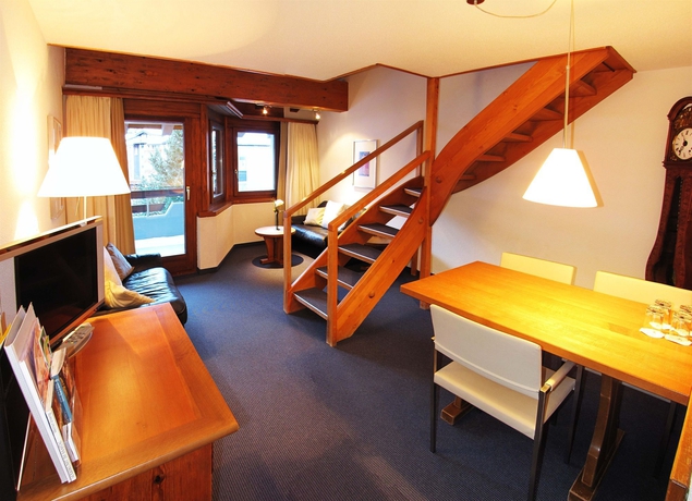 Imagen de los interiores del Hotel Allalin. Foto 14