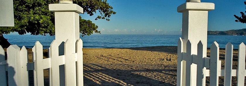 Imagen de los exteriores del Hotel Allamanda Beach. Foto 12