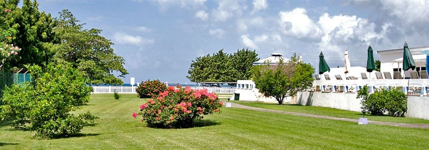 Imagen de los exteriores del Hotel Allamanda Beach. Foto 13