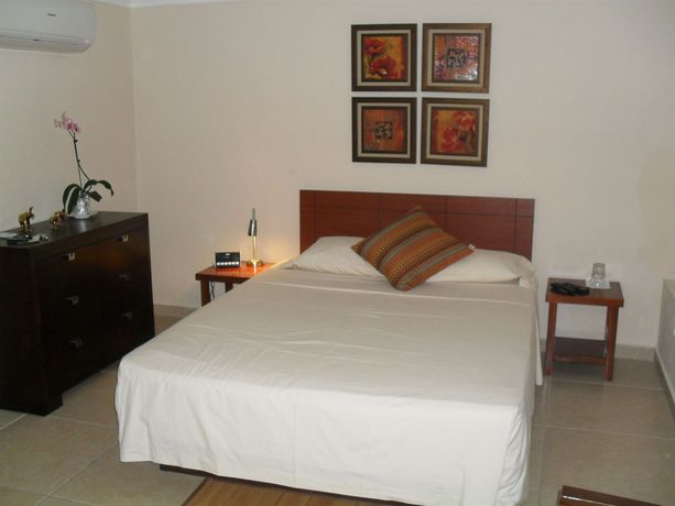 Imagen del bar/restaurante del Hotel Allamanda, P&eacute;tionville. Foto 3