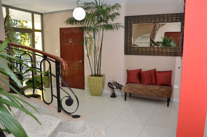 Imagen del bar/restaurante del Hotel Allamanda, P&eacute;tionville. Foto 4