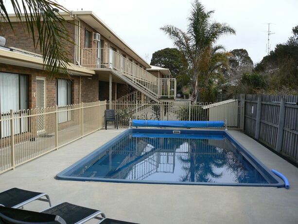 Imagen de la piscina del Hotel Allambi Holiday Apartments. Foto 38
