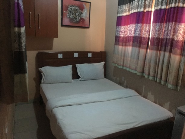 Imagen de la habitación del Hotel Allan Keri And Suites. Foto 8