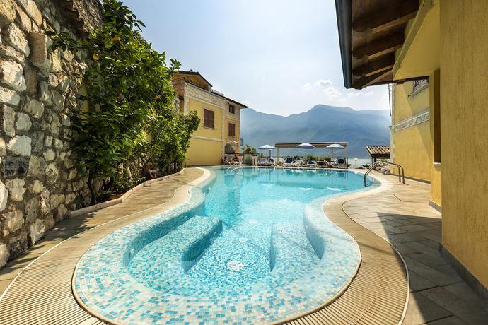 Imagen de la piscina del Hotel All'azzurro. Foto 13
