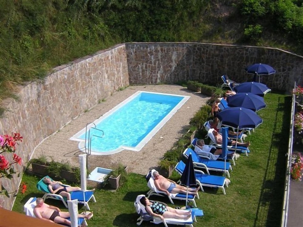 Imagen de la piscina del Hotel Alle Piramidi. Foto 19