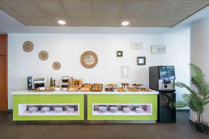 Imagen del bar/restaurante del Hotel Allegro Murcia Azarbe. Foto 2