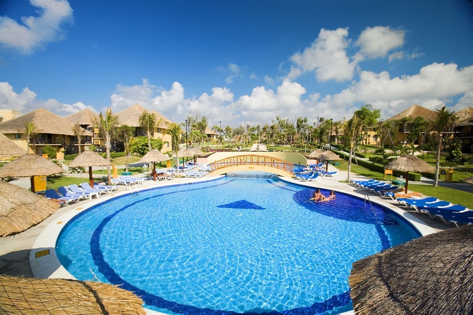 Imagen de la piscina del Hotel Allegro Playacar - All Inclusive. Foto 13