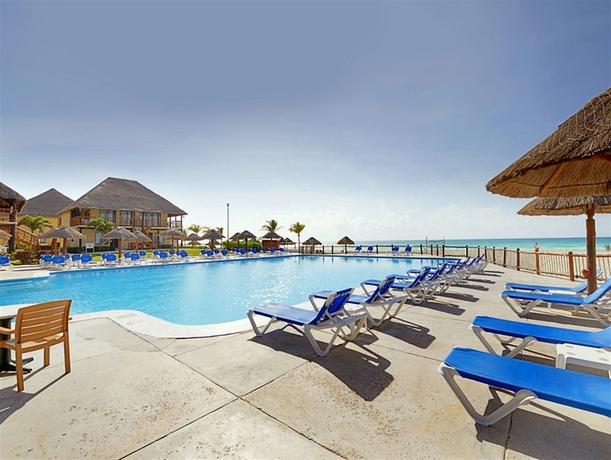 Imagen de la piscina del Hotel Allegro Playacar - All Inclusive. Foto 16