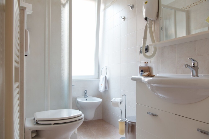 Imagen de la habitación del Hotel Allegroitalia Alassio Rosa. Foto 7