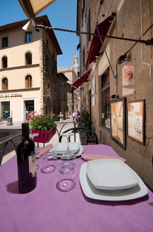 Imagen del bar/restaurante del Hotel Allegroitalia Nazionale Volterra. Foto 1